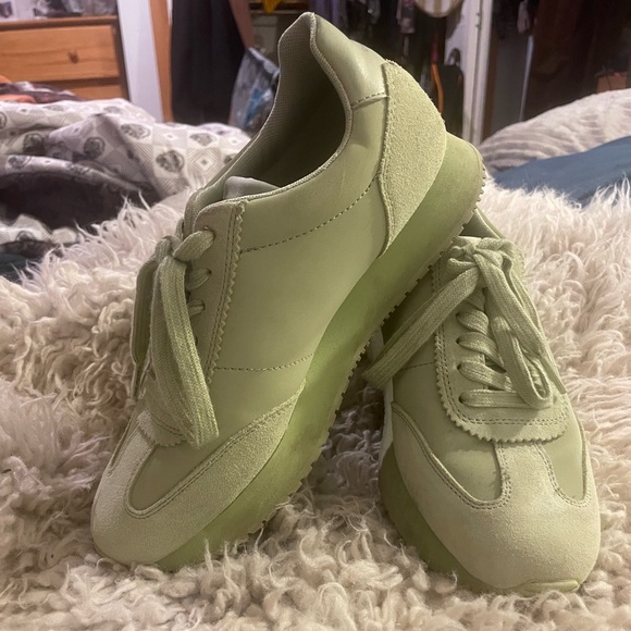 Calvin Klein Lime Green Sneakers - Picture 1 of 8